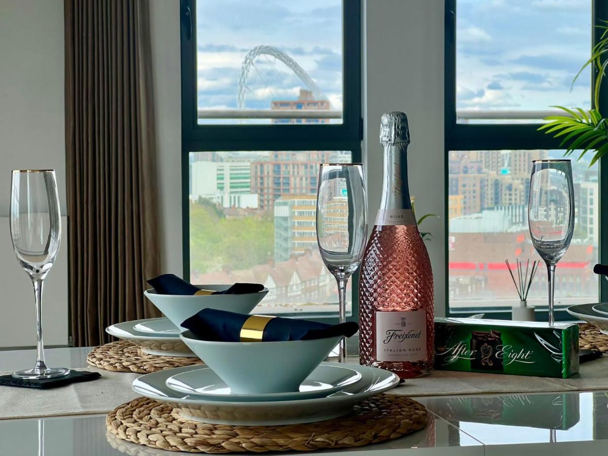 Penthouse In Wembley Apartament