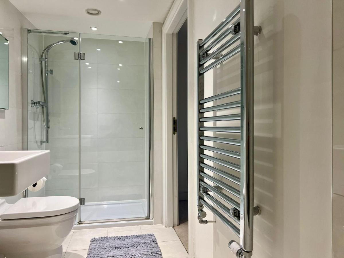 Apartament Penthouse In Wembley Londra