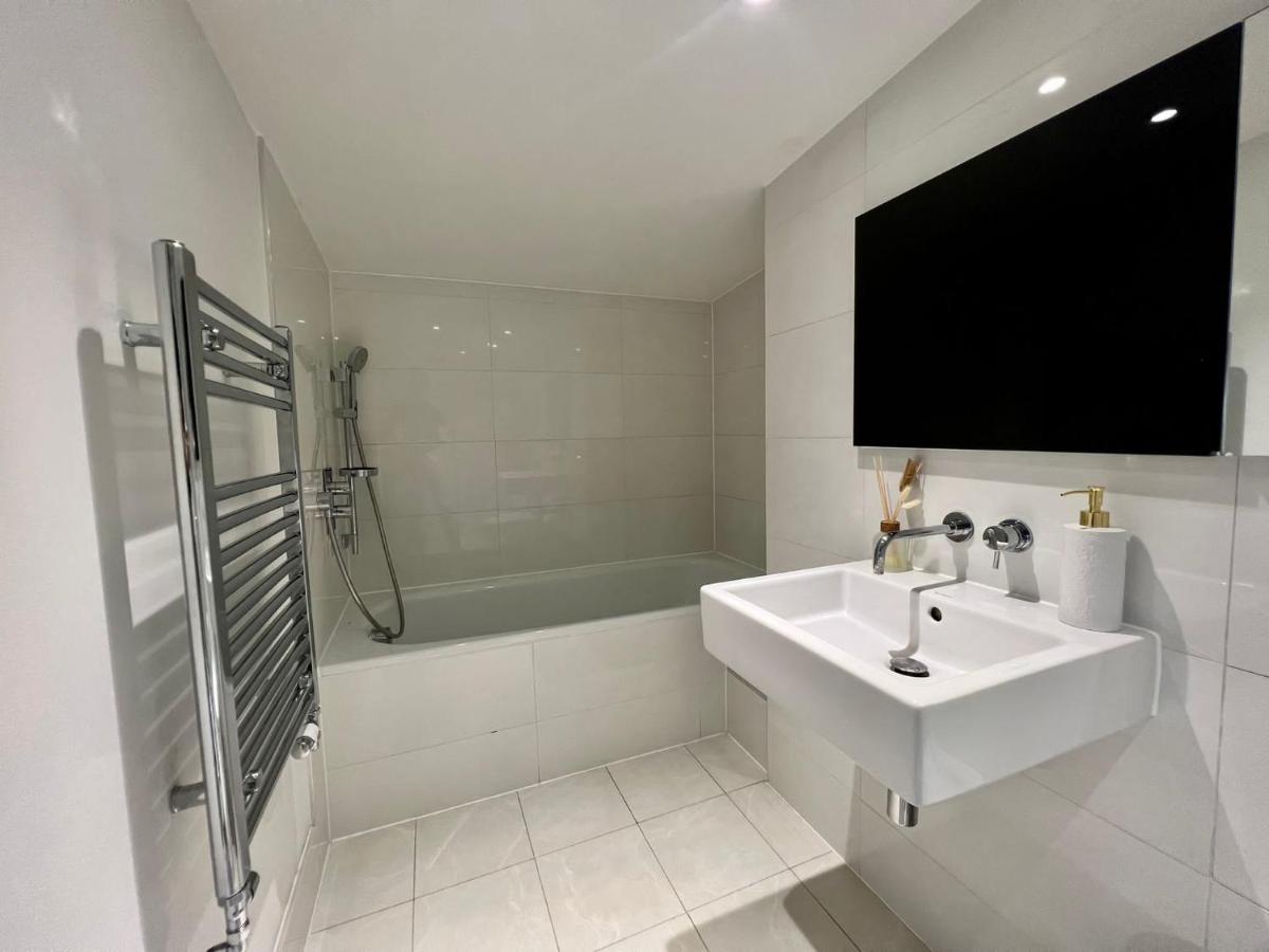 Apartament Penthouse In Wembley Londra